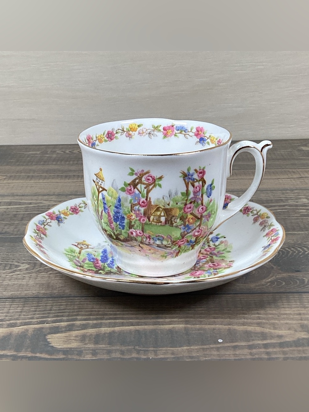 Vintage Bell Fine Bone China England ‘Rose Cottage’ Pattern Tea Cup & Saucer Set - Picture 16 of 16